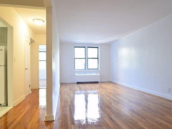 River Hill Gardens - Living room - M95-05B