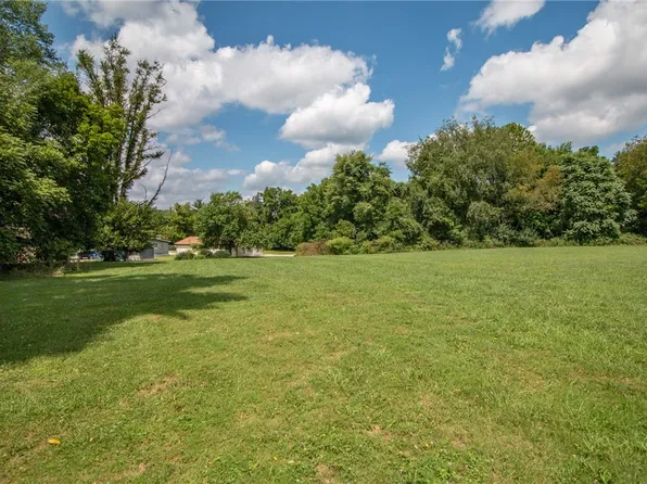 Pine Dr, New Stanton, PA 15672