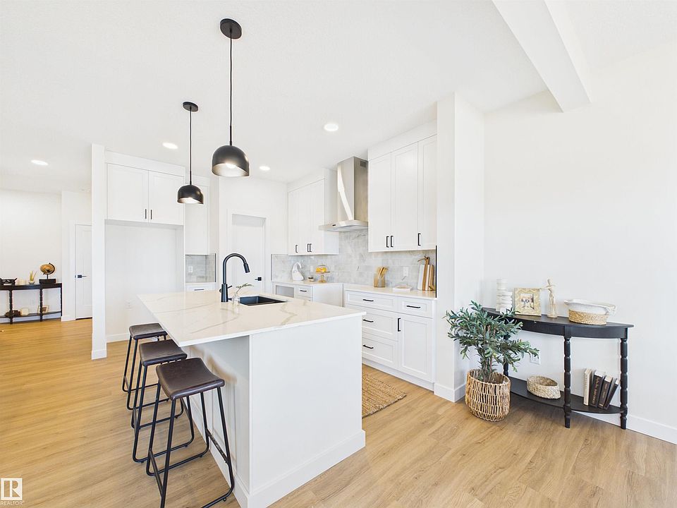 1st image of 159 Caledon Cres