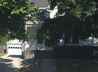 823 N 10th St, Manitowoc, WI 54220