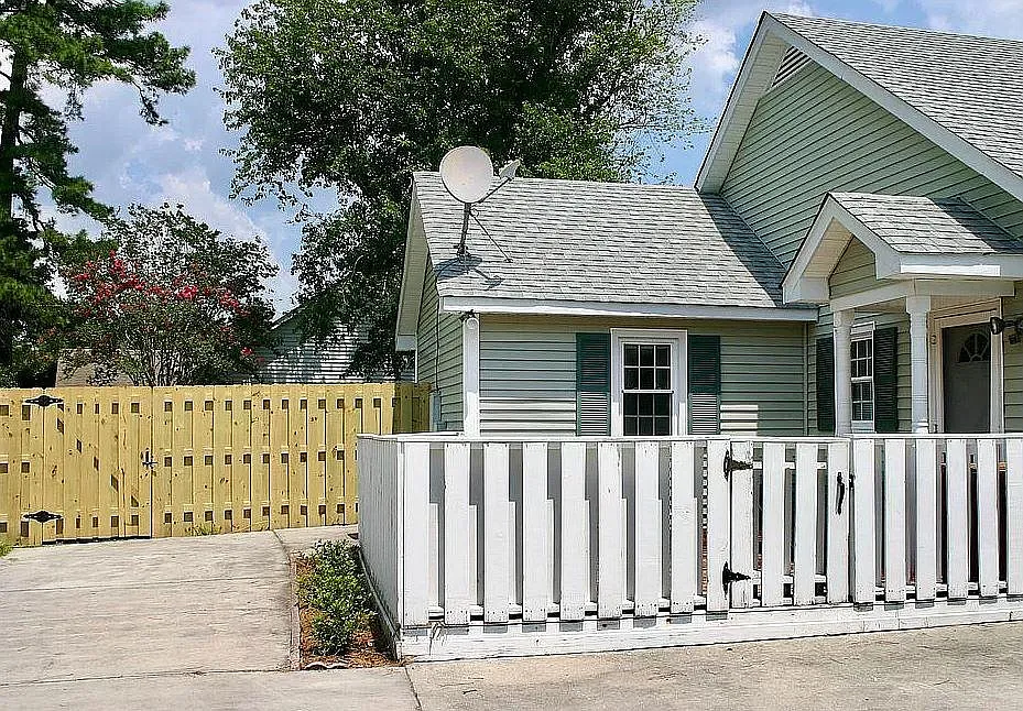 3 bed, 1400 sqft, $2,240 — Photo 3