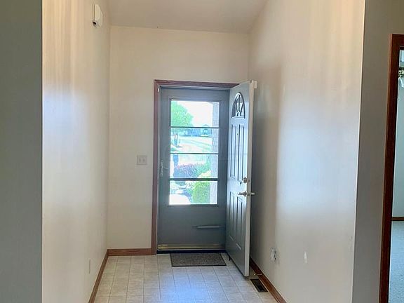 5th image of 154 Kincora Dr