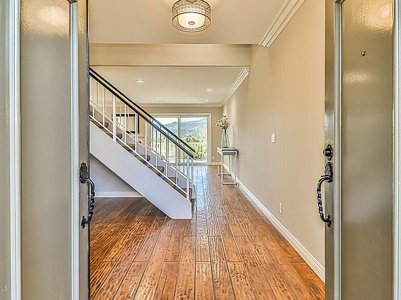 4th image of 1023 Saint Charles Pl