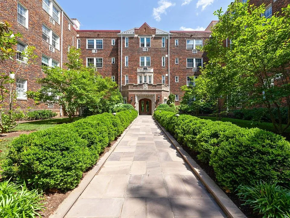 3051 Idaho Ave NW #220