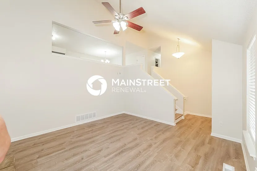 7037 N Holmes St — Photo 2
