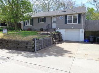 331 Midland Dr, Council Bluffs, IA 51503