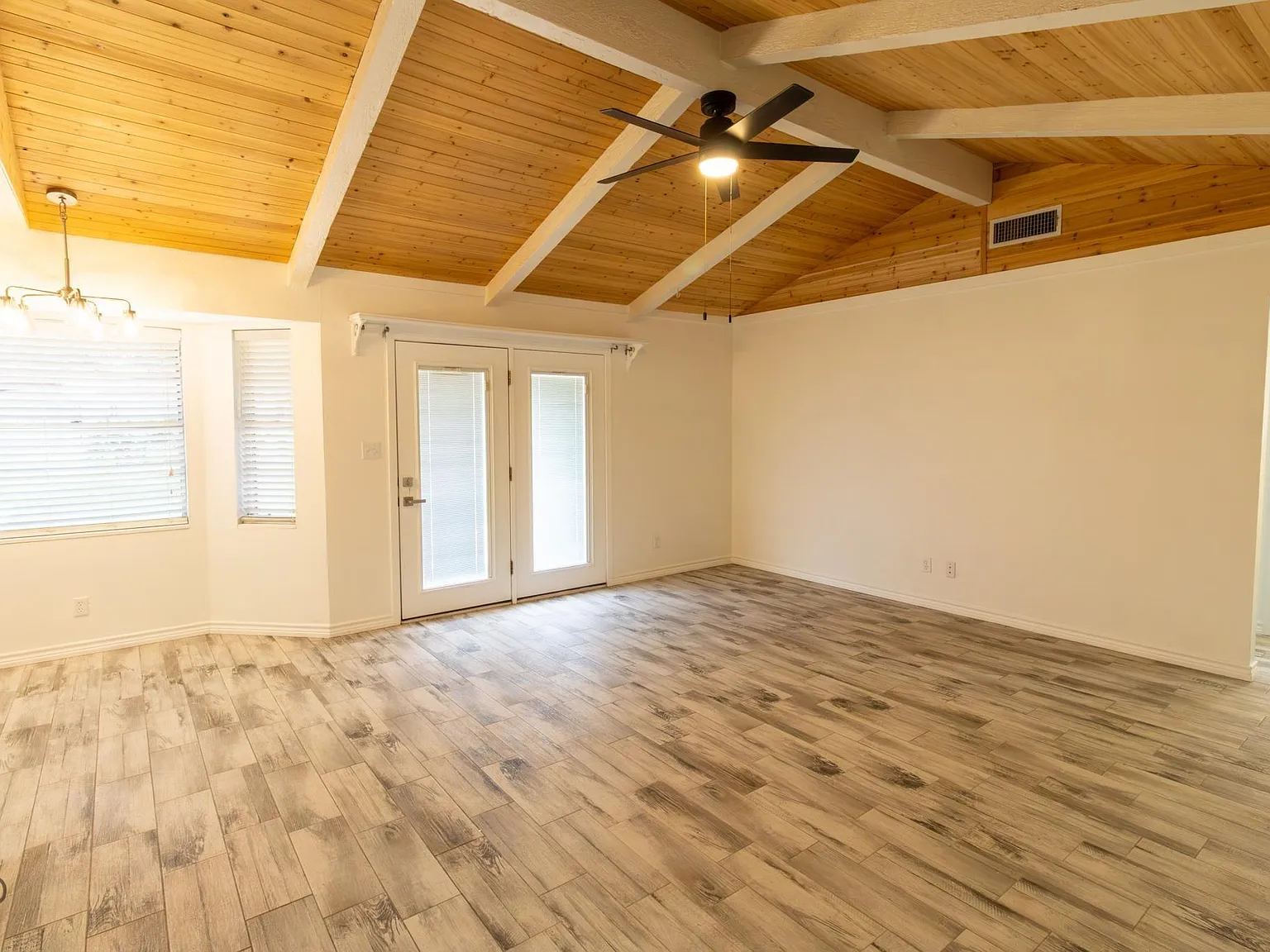 3 bed, 1.5 bath, 1135 sqft, $1,795 — Photo 4