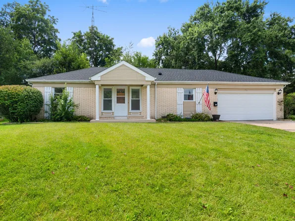 901 Hampton Ct, McHenry, IL 60050