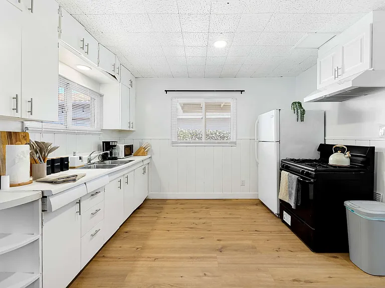 7512 Amigo Ave — Photo 11