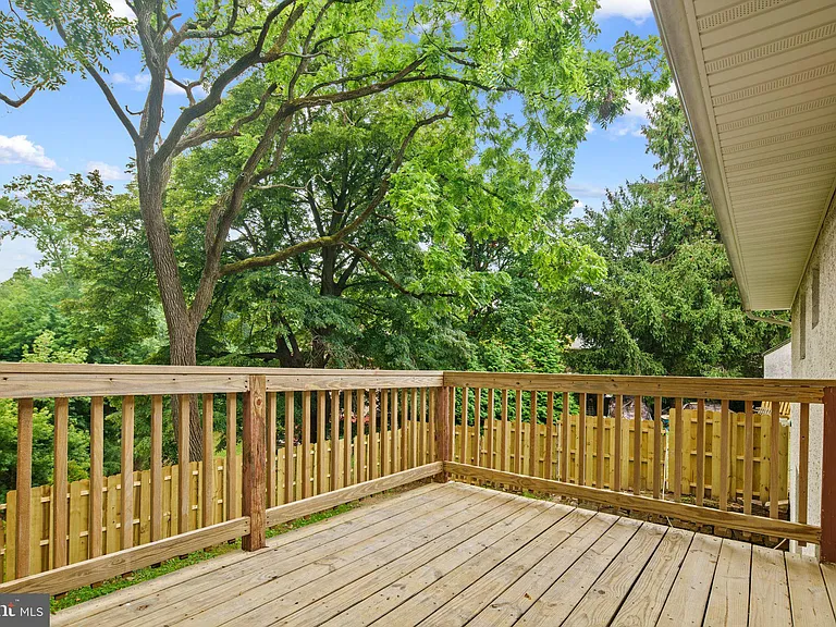 190 Maple Ave — Photo 6