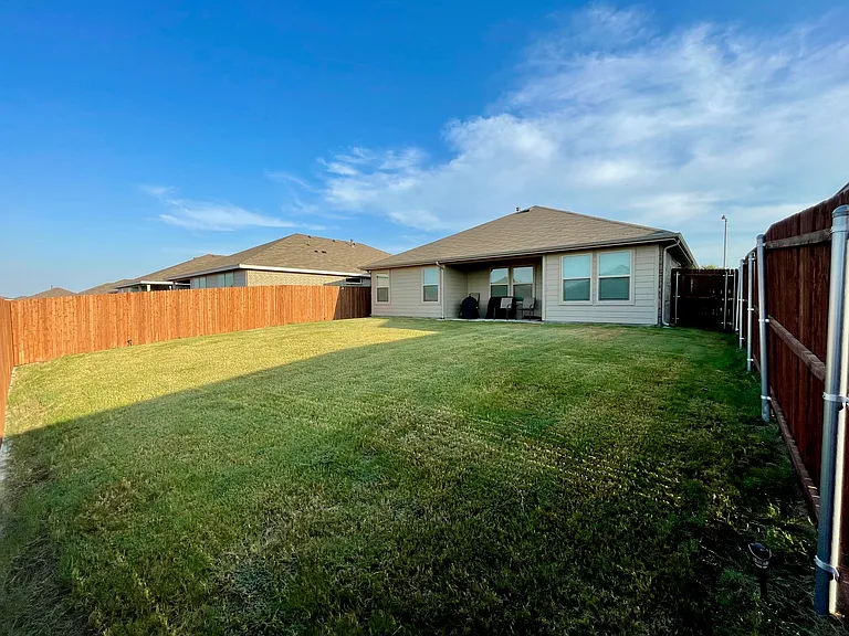 717 White Comb Ln — Photo 3