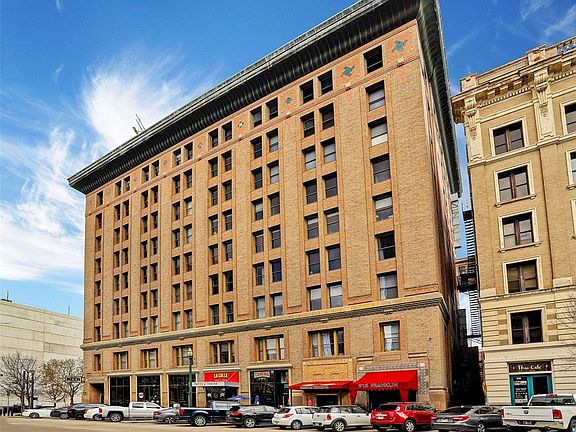 Bayou Lofts sits at the corner of Franklin and Travis Streets in Downtown's Historic District. Built in early 1900's as the Southern Pacific Railroad office building, and continued as that until the 1970's. Building features 24/7 concierge, full gym,
