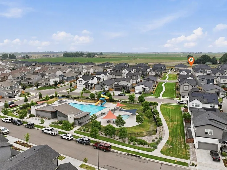 Location of home to the pool. 3 min walk