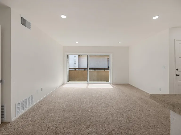 2521 W Sunflower Ave #R8 — Photo 3