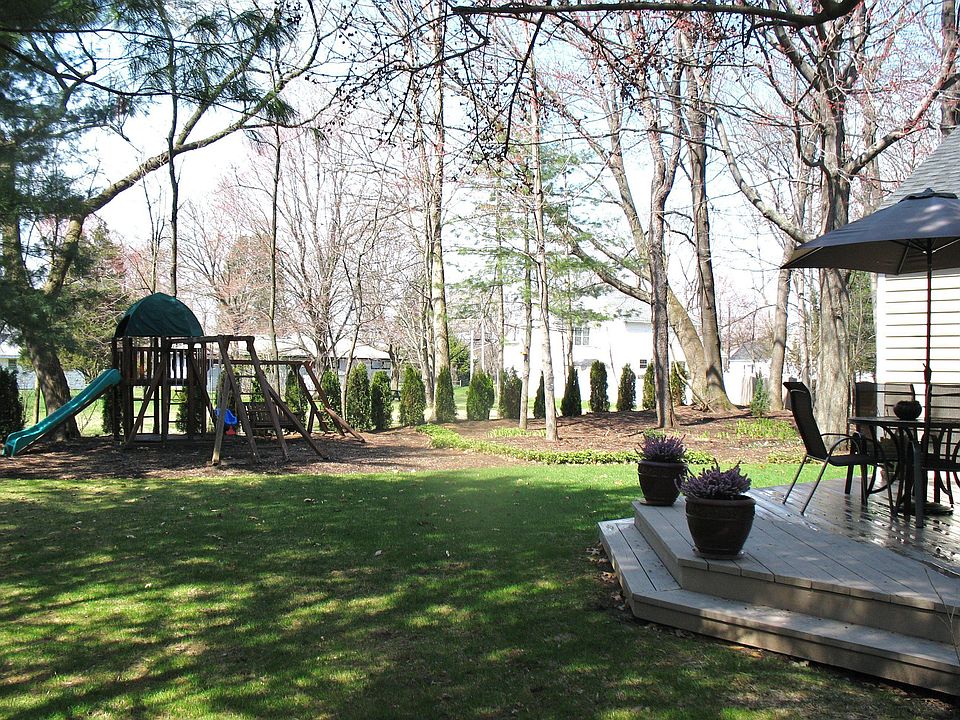 2nd image of 102 Huntersfield Rd