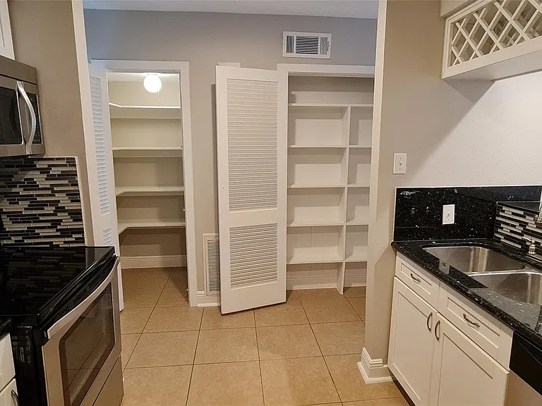 3300 Yorktown St #19 — Photo 1