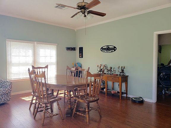 Dining room/ living room