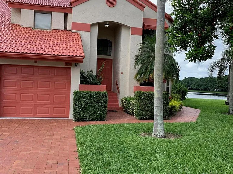 7657 Lexington Club Blvd — Photo 2