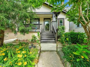 1092 Lakepointe St, Grosse Pointe Park, MI 48230