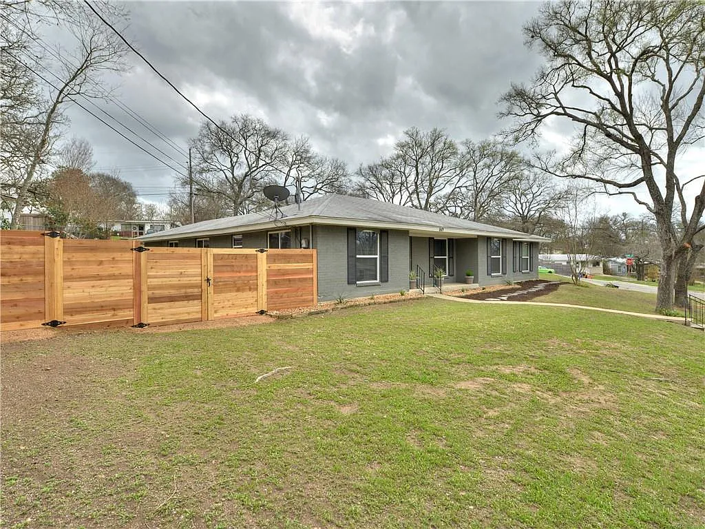 3 bed, 2.0 bath, 1840 sqft, $3,495 — Photo 4