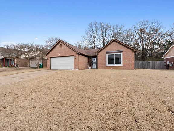 2nd image of 35 Pine Ridge Ln