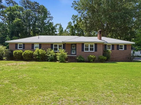 208 Skyland Dr, Clinton, SC 29325