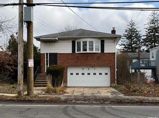 863 N Corona Ave, Valley Stream, NY 11580