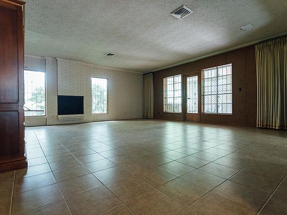 4th image of 300 Byron Nelson St