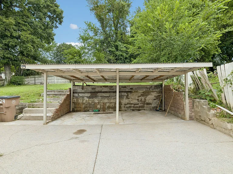 124 Denise Dr — Photo 38
