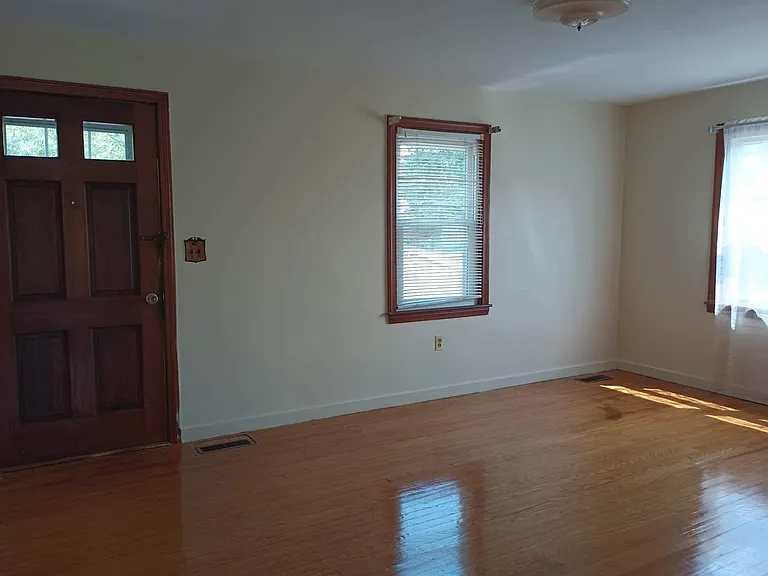 801 Duff Ave — Photo 11