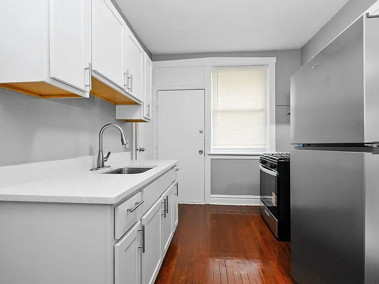 7557-59 S. Calumet Ave. / 348-58 E 76th St. — Photo 19