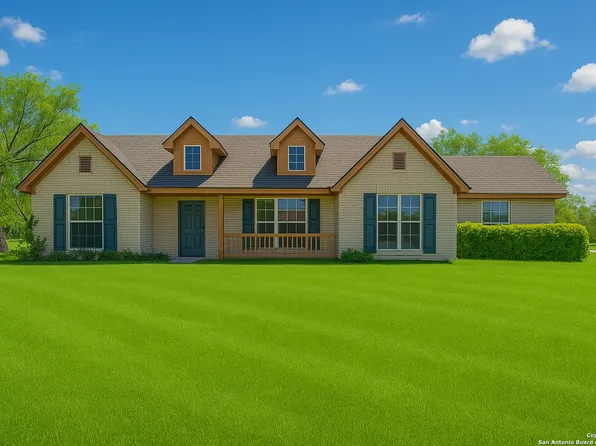 475 Fm 2200, Devine, TX 78016