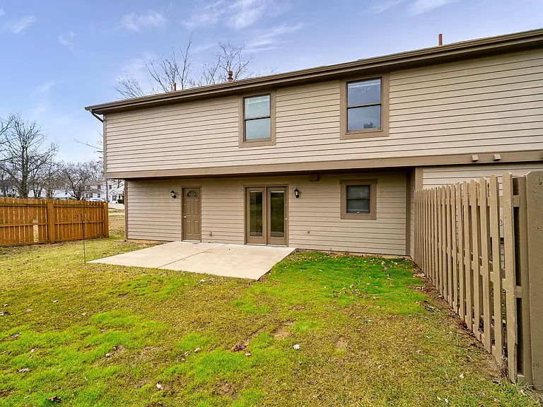 230 N Gebhart Church Rd — Photo 24