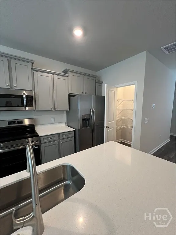 3 bed, 4.0 bath, 1696 sqft, $2,060 — Photo 4
