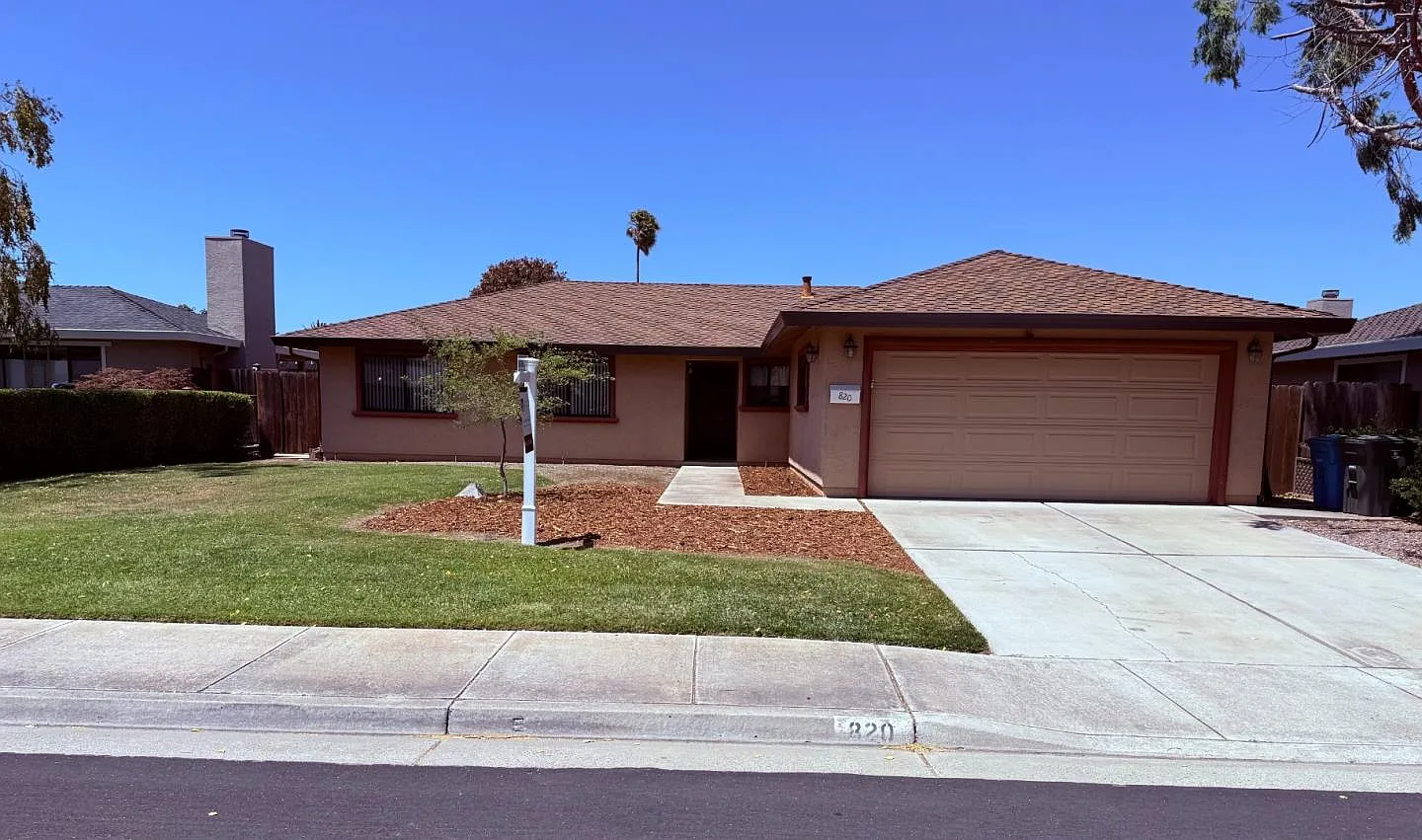 820 Neil Dr photo 1
