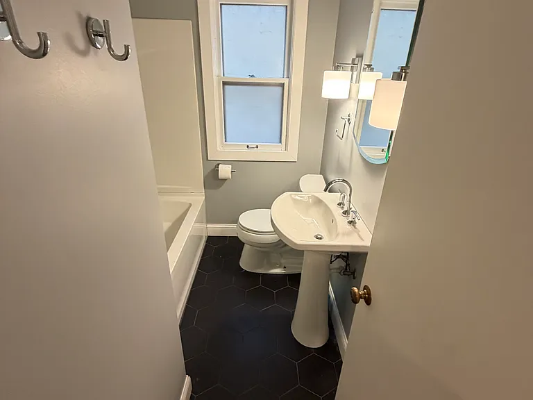 2301 McKinley St NE #UPPER — Photo 12