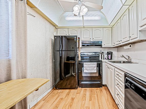 5th image of 2300 NE 1st Lane #3060