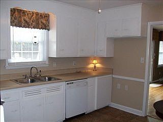 3rd image of 102 Mimosa Dr