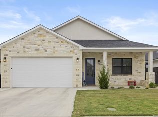 121 Feather Way, Fredericksburg, TX 78624