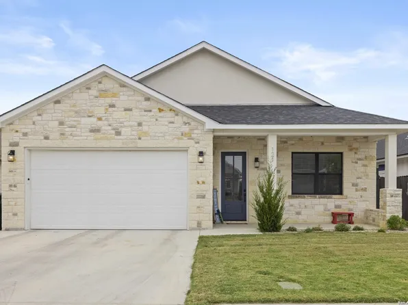 121 Feather Way, Fredericksburg, TX 78624