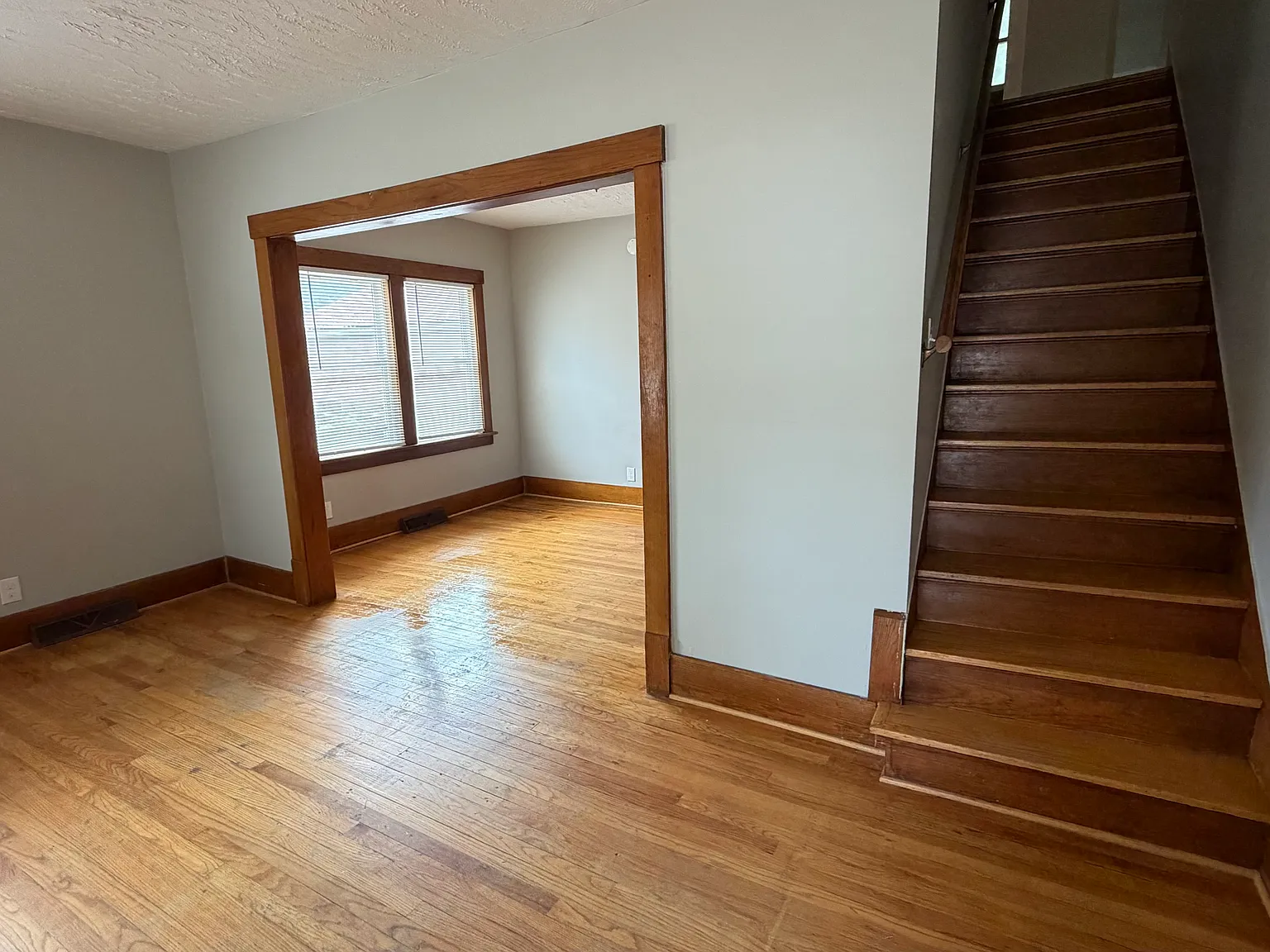 3 bed, 1.5 bath, 1800 sqft, $2,000 — Photo 3