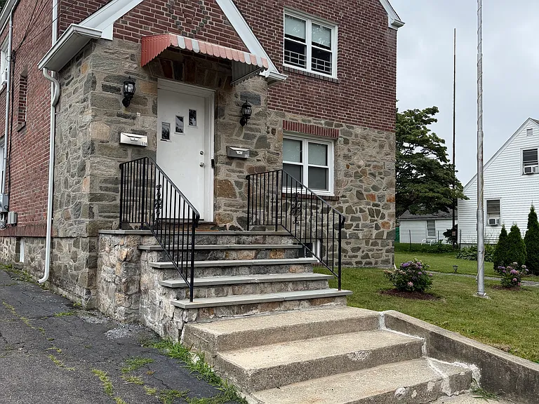 526 Franklin Ave #1 — Photo 14