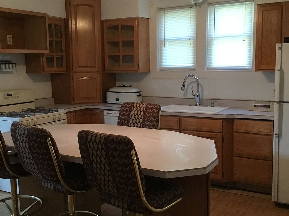 2nd image of 1400 Monument Ave