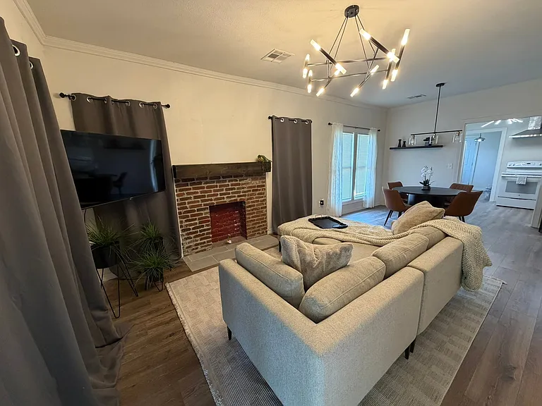 331 S Zunis Ave — Photo 2