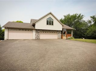 704 Coulee Trl, Hudson, WI 54016