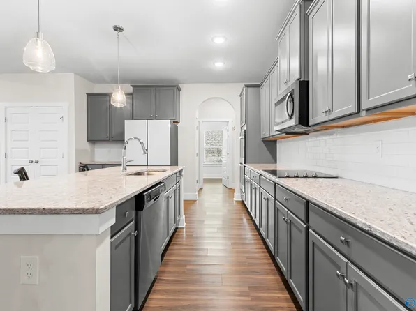 145 Chesire Cove Ln, New Market, AL 35761