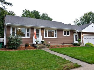 922 Somonauk St, Sycamore, IL 60178