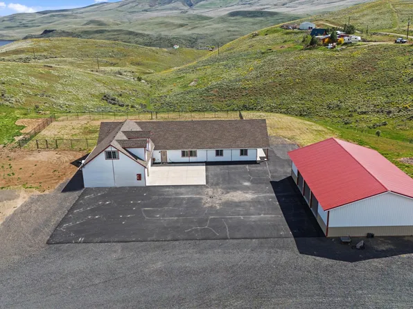 900 Elk Ridge Ln, Selah, WA 98942