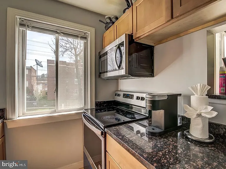 750 Barnaby St SE #301 — Photo 3