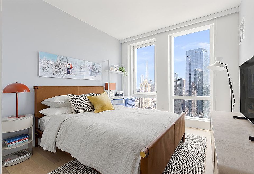 1st image of 555 38th St Penthouse 4